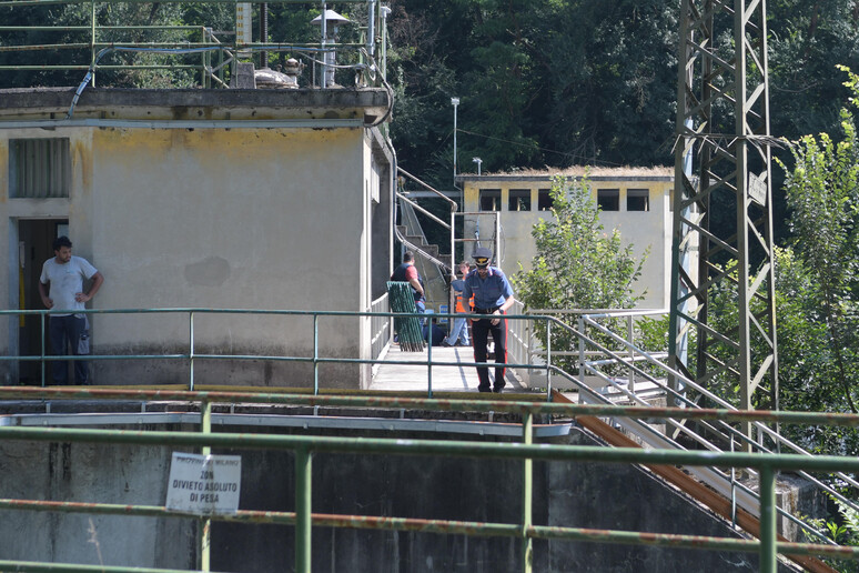 一名21岁工人在西西里岛建筑工地上死亡，另一名工人坠入阿达河失踪